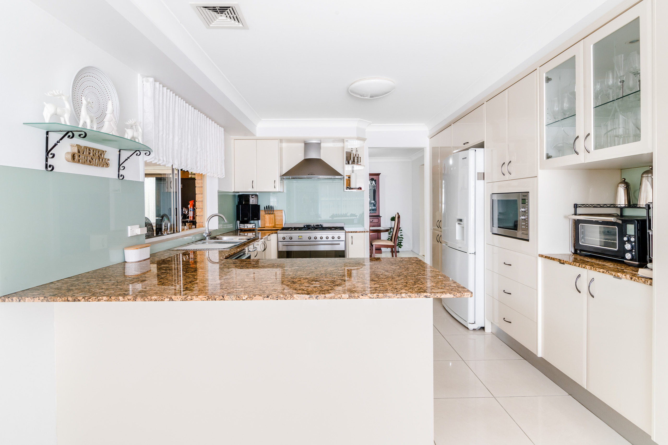 14 Herrick Close, West Hoxton - Thumbnail 4