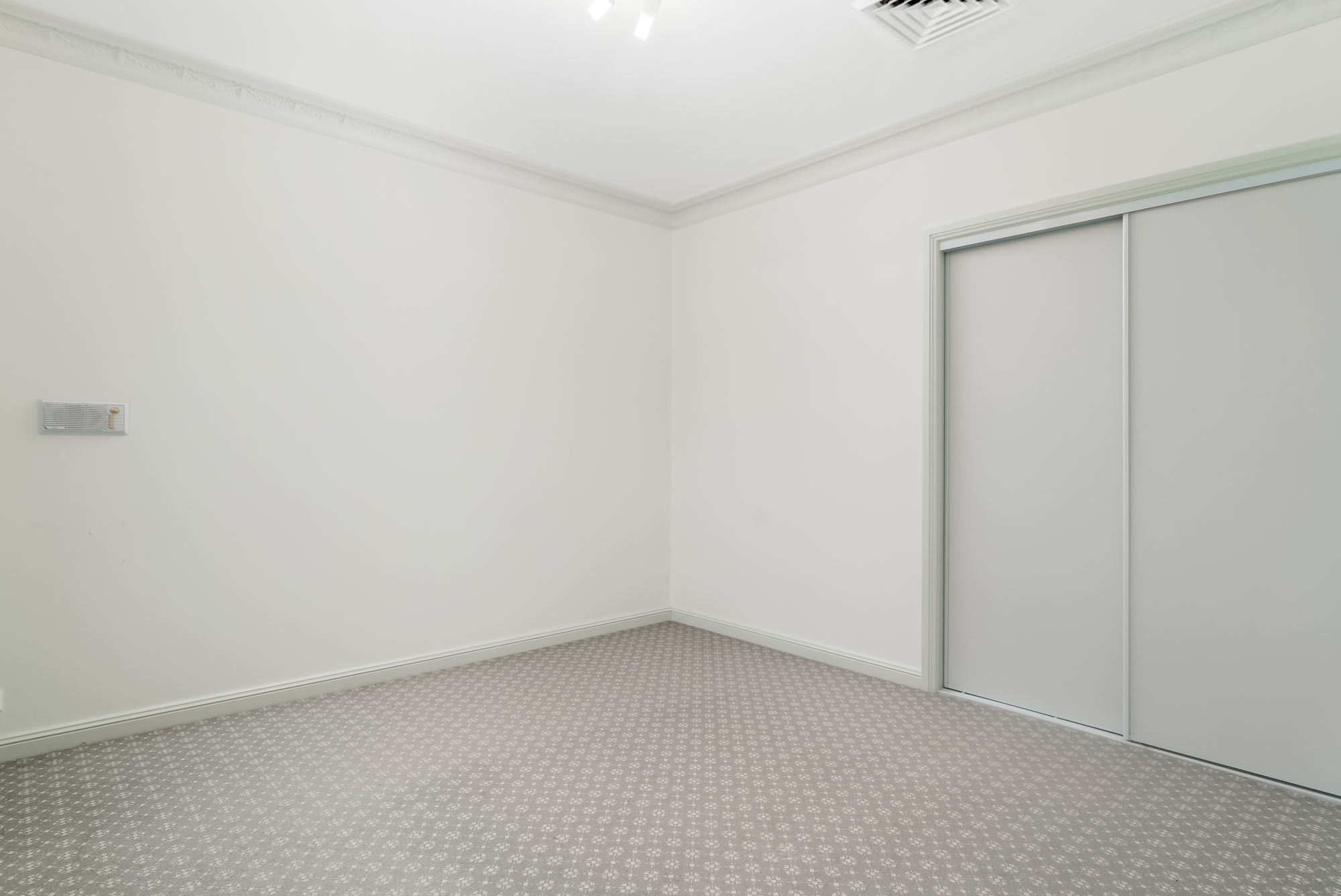 84 Stockdale Crescent, Abbotsbury - Thumbnail 3