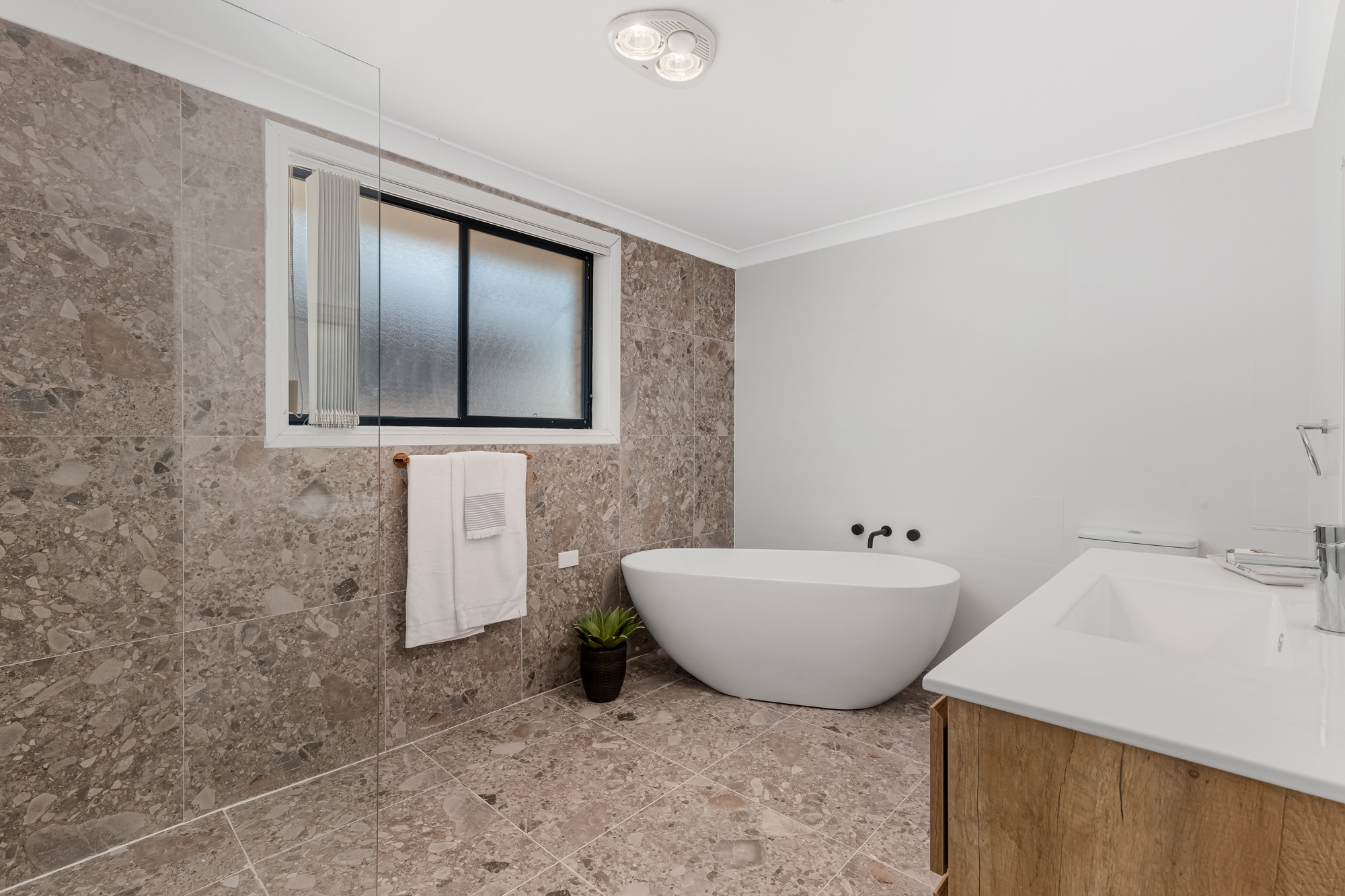 17 Harraden Drive, West Hoxton - Thumbnail 6