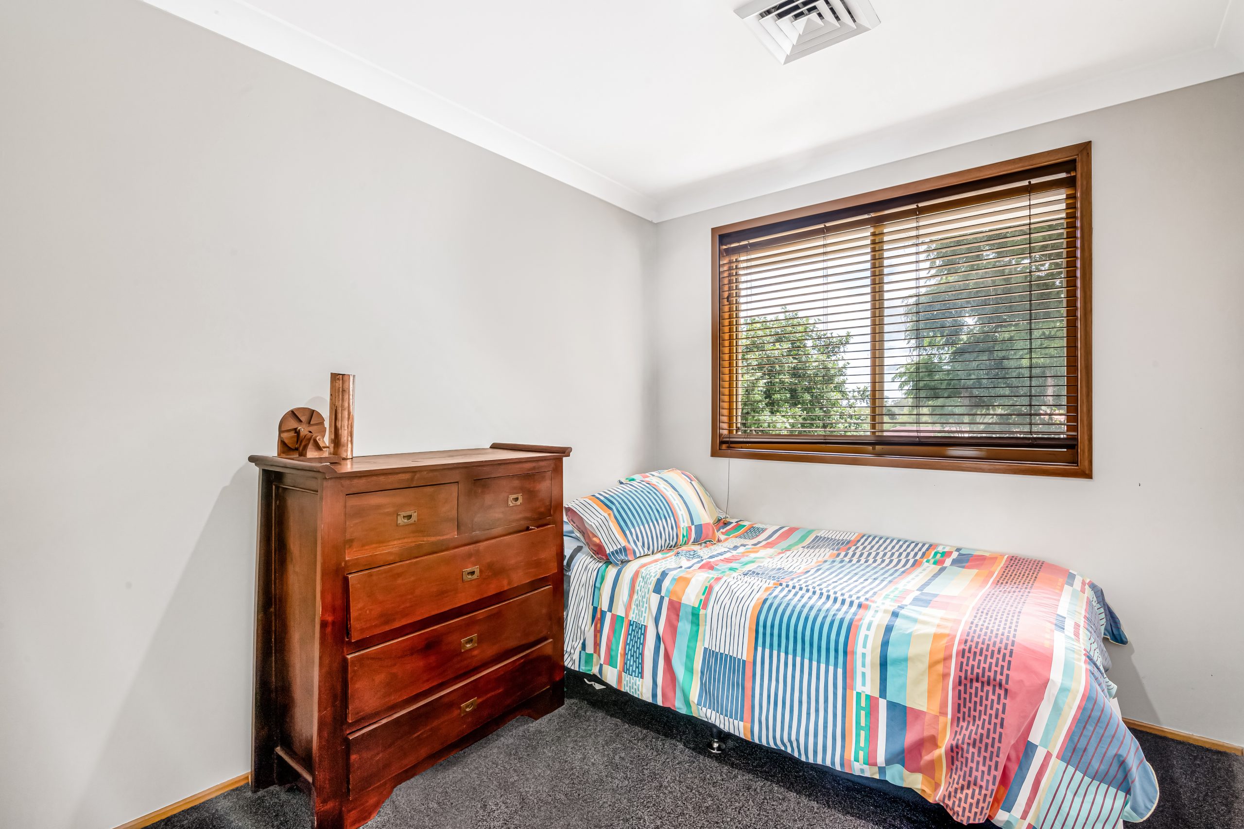 9 Clydebank Crescent, Glen Alpine - Thumbnail 8