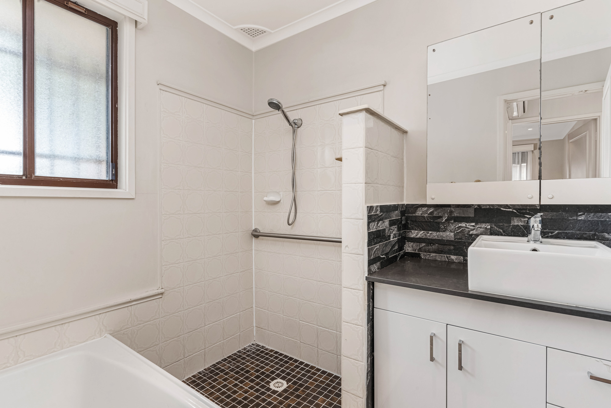 32 Falklands Avenue, Bossley Park - Thumbnail 2