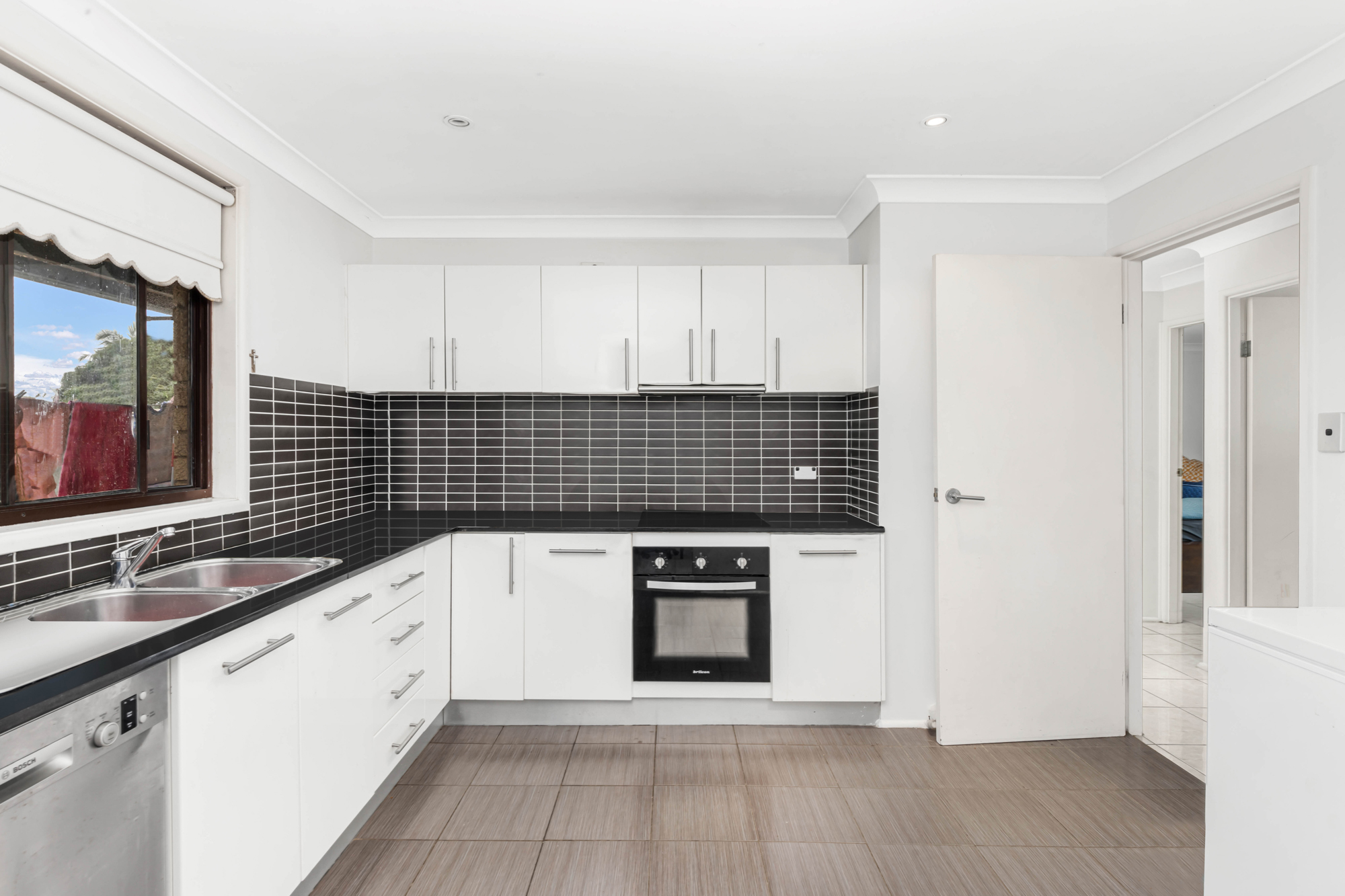 26 Comberford Close, Prairiewood - Thumbnail 8