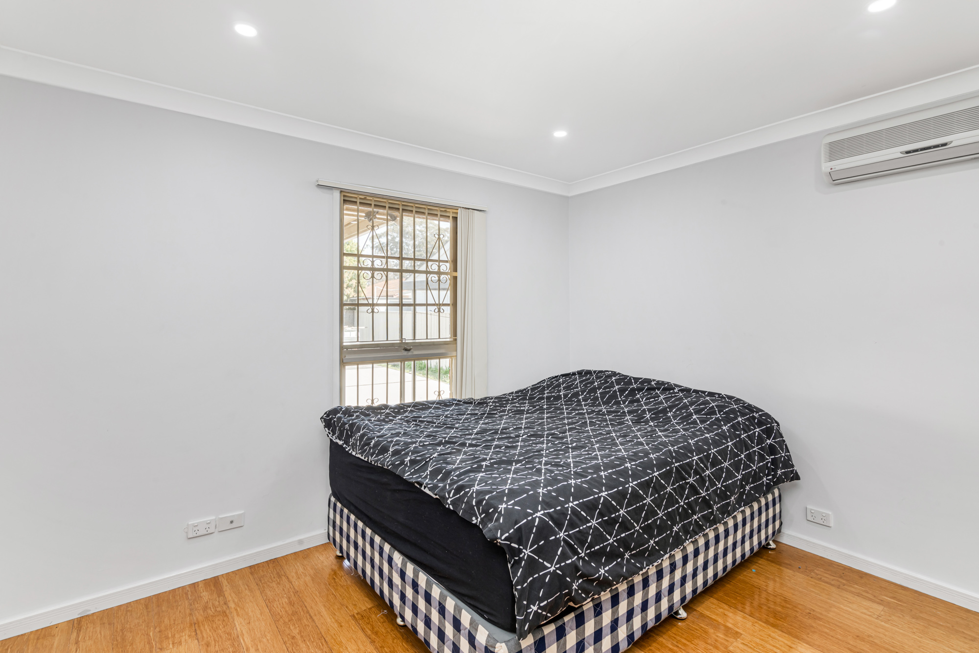 8 Coburg Place, St Johns Park - Thumbnail 5