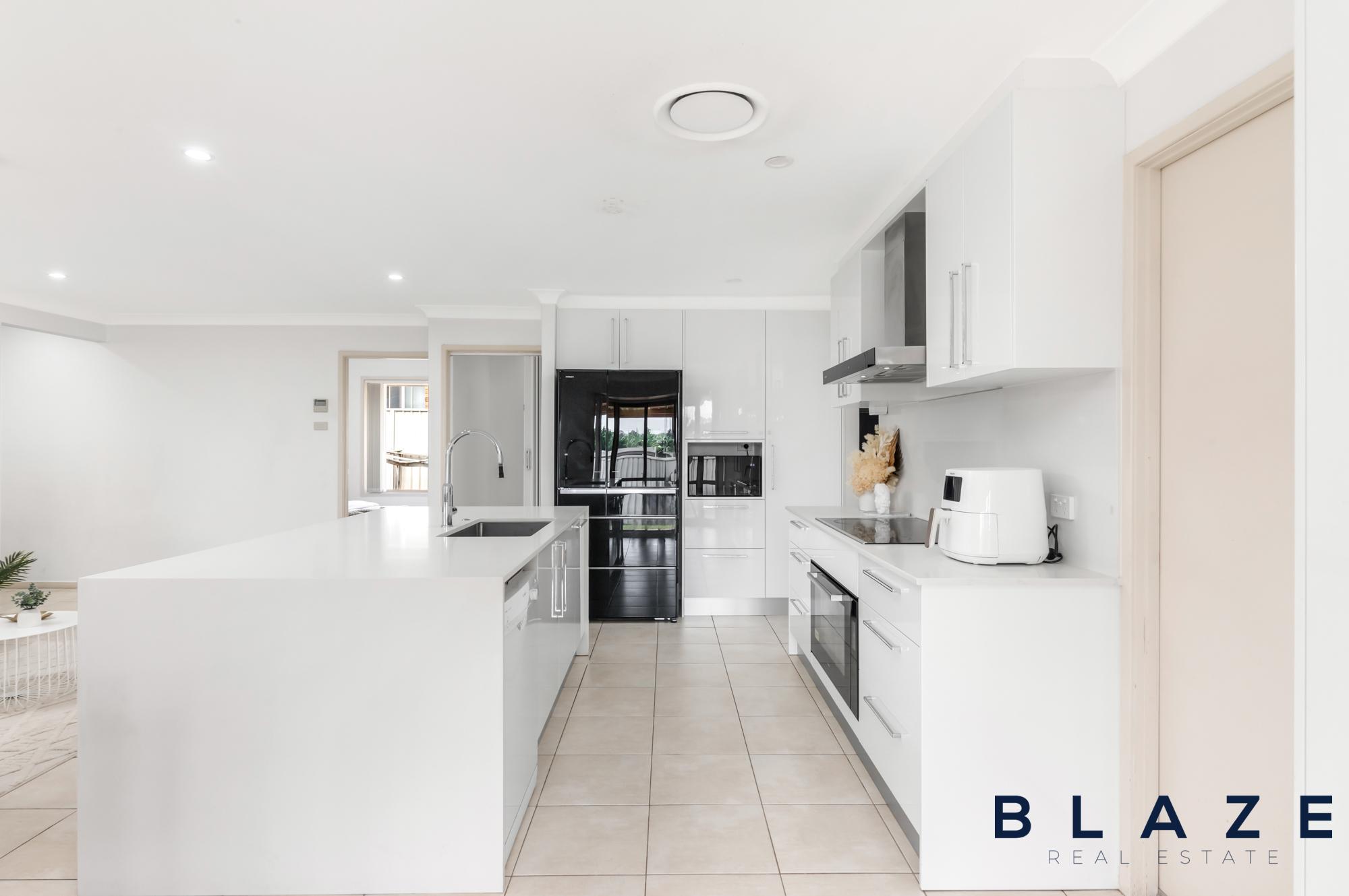 24 Carina Avenue, Hinchinbrook - Thumbnail 3