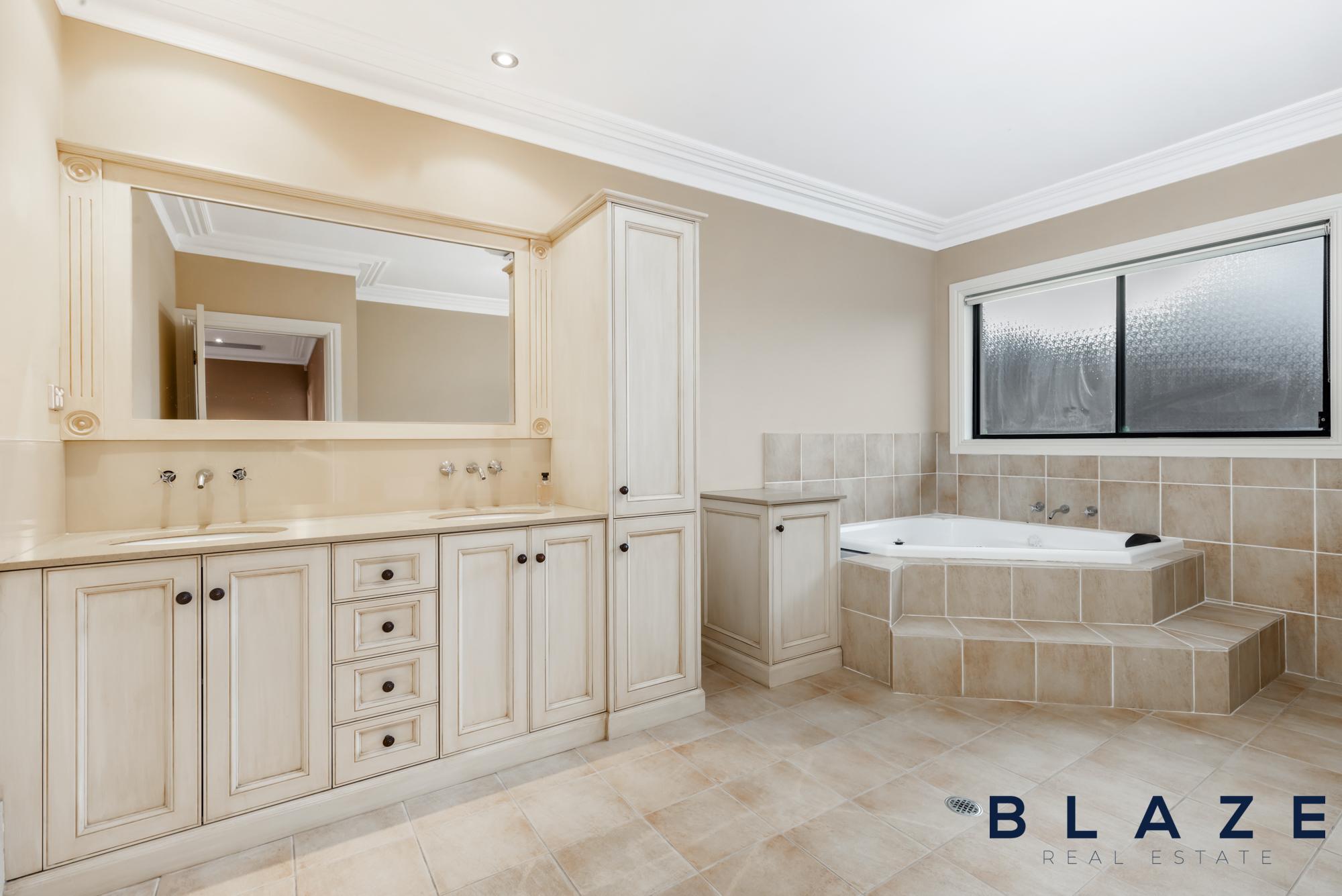 8 Battenberg Close, Cecil Hills - Thumbnail 7