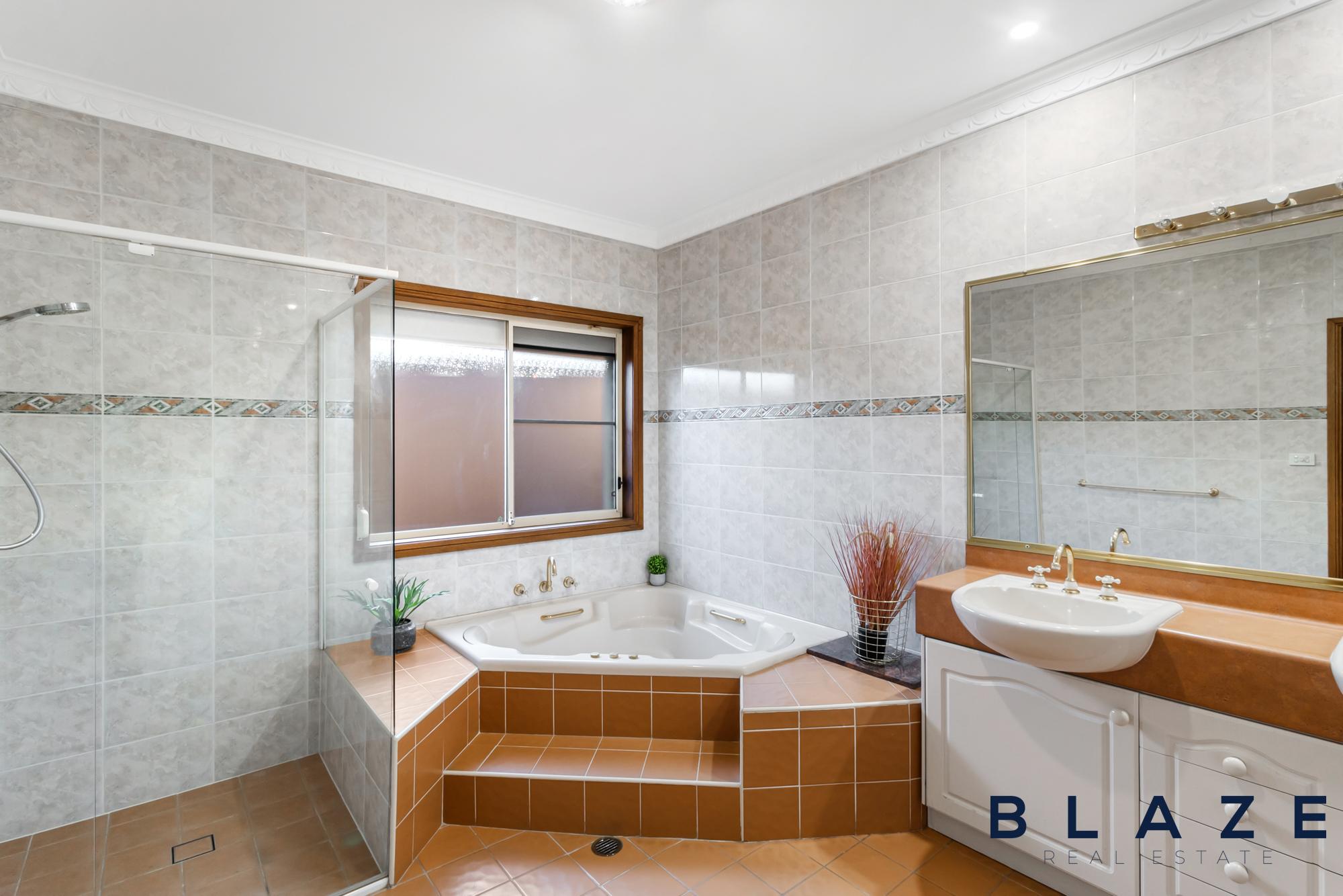 8 Kirkton Place, Edensor Park - Thumbnail 2