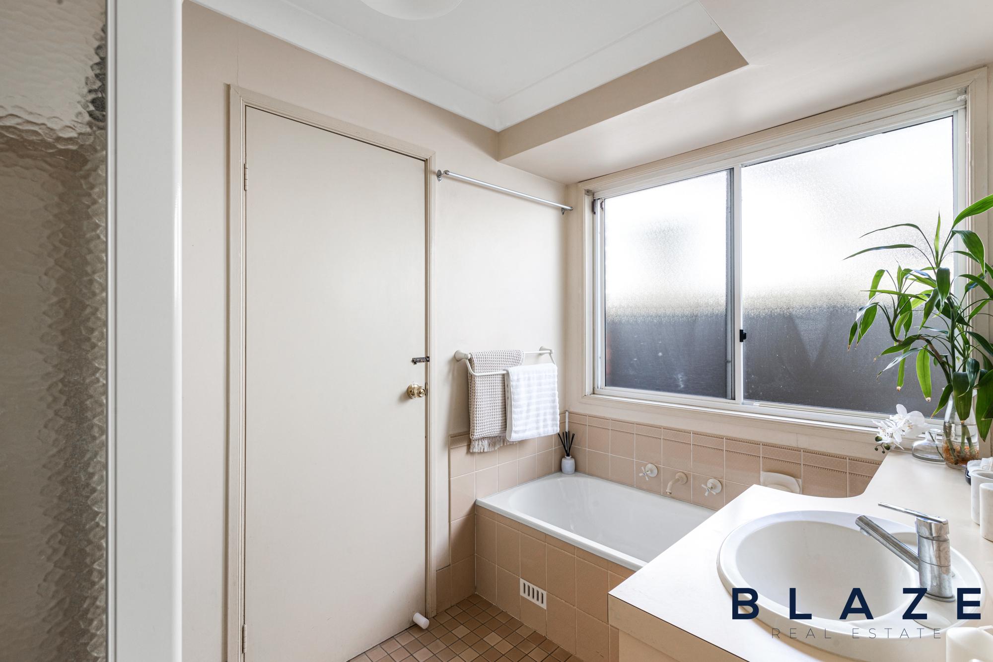 44 Allambie Road, Edensor Park - Thumbnail 2