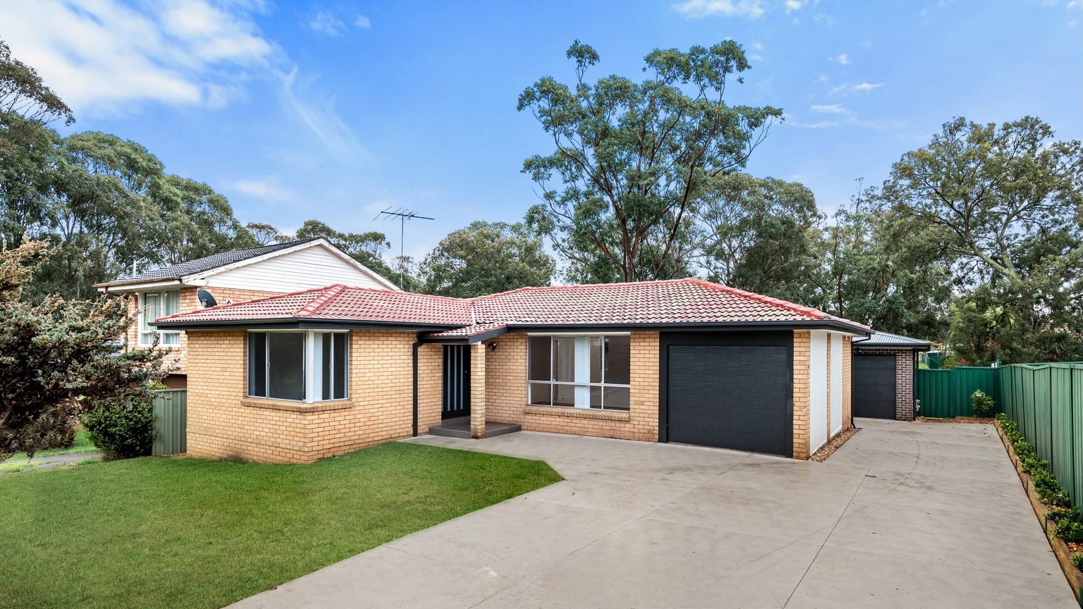 8 Akuna Avenue, Bradbury - Thumbnail 7