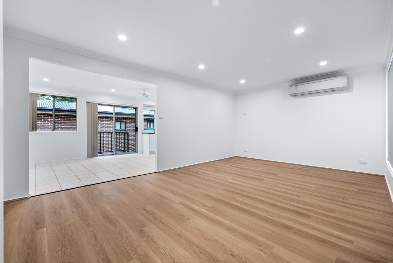 8 Akuna Avenue, Bradbury - Thumbnail 6