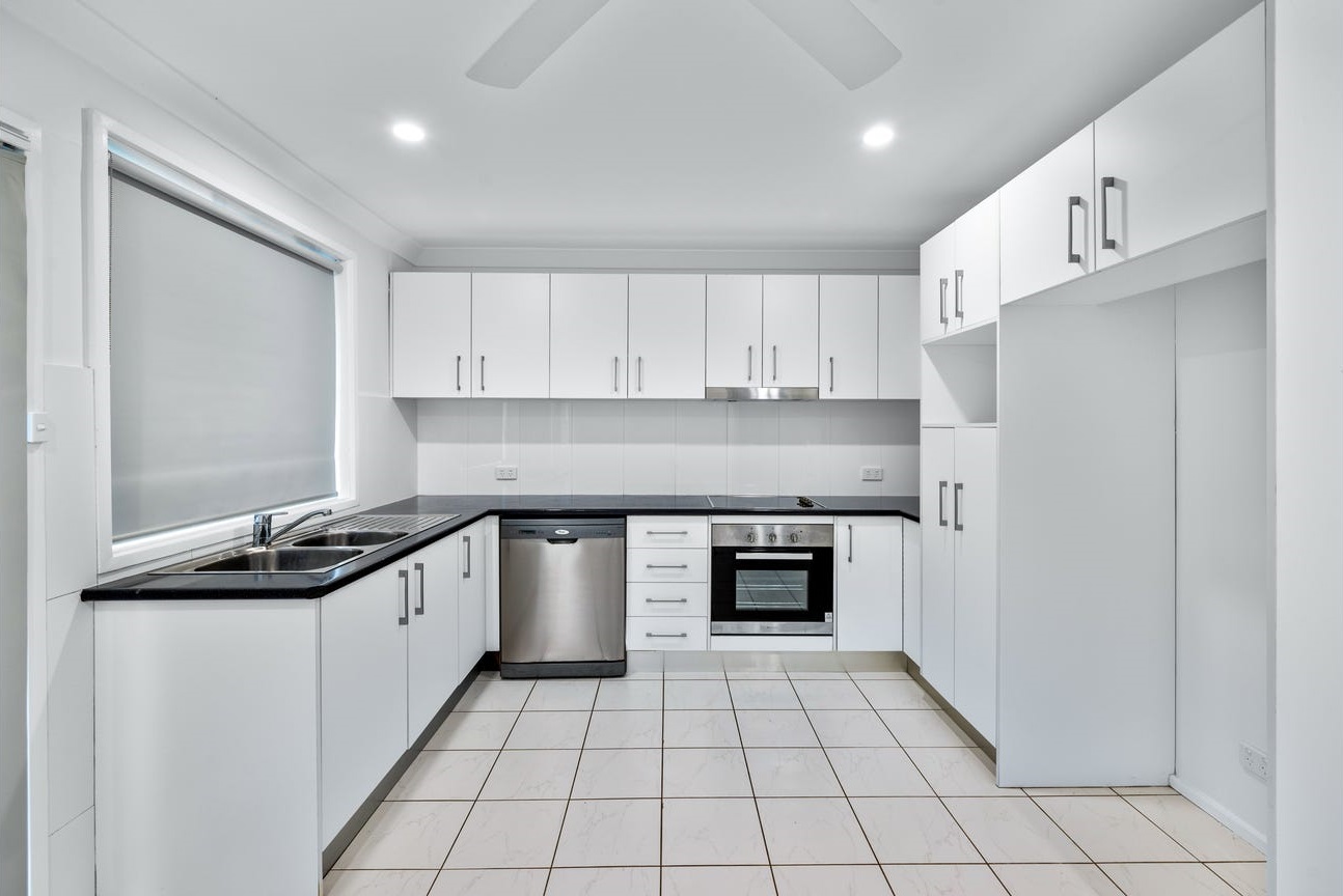8 Akuna Avenue, Bradbury - Thumbnail 5