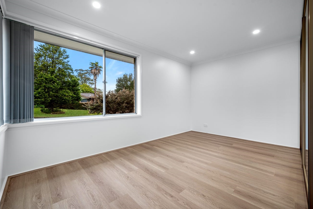 8 Akuna Avenue, Bradbury - Thumbnail 3