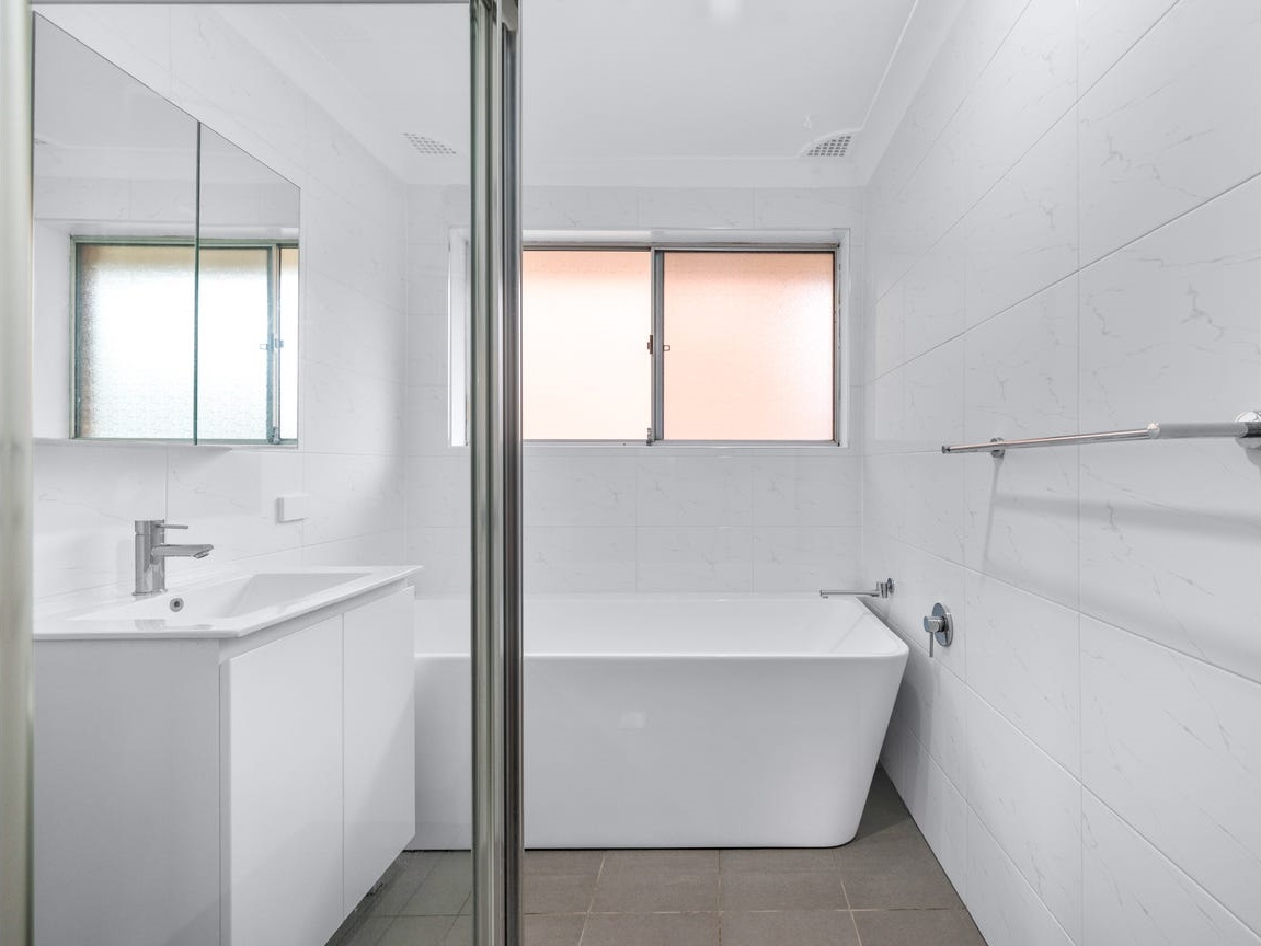 8 Akuna Avenue, Bradbury - Thumbnail 2