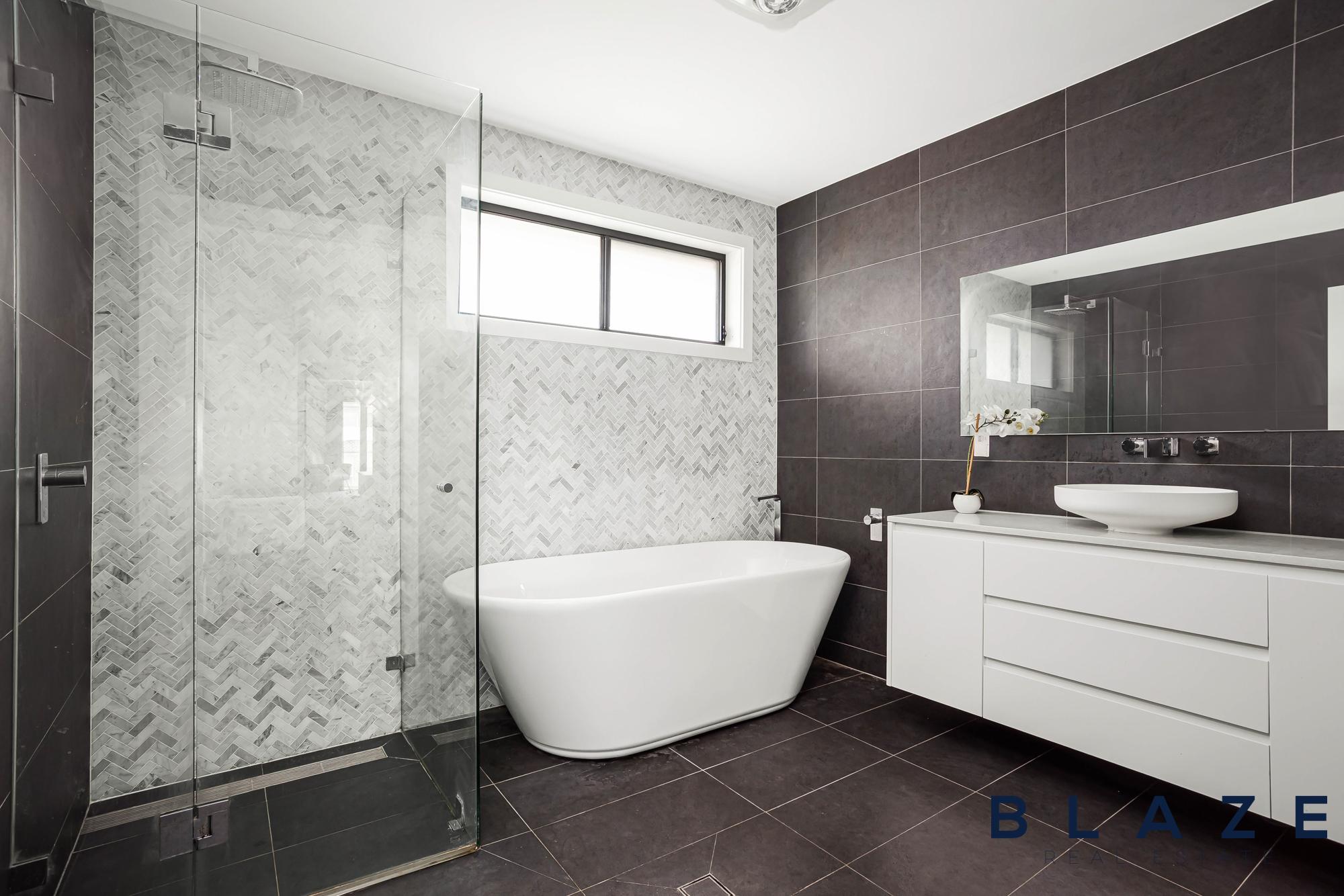 14 Ambrose Avenue, Middleton Grange - Thumbnail 4