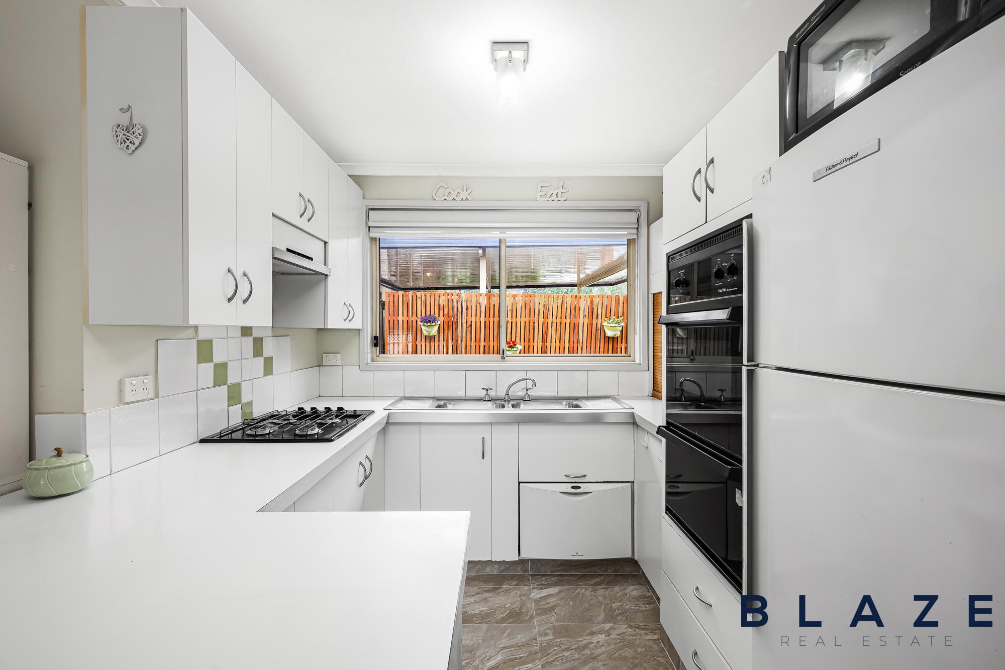 10 Rogan Crescent, Prairiewood - Thumbnail 7