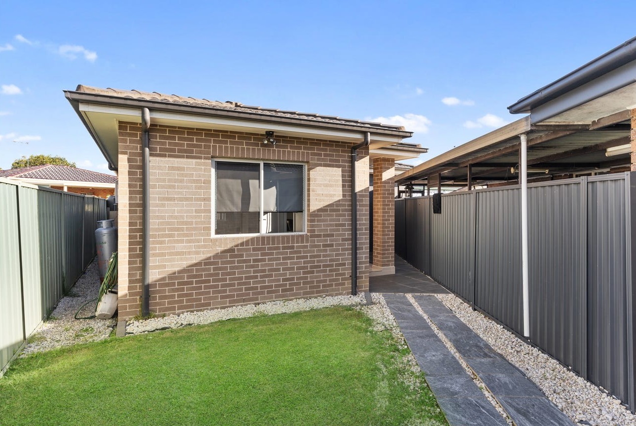 6A Upwey Place, St Johns Park - Thumbnail 2