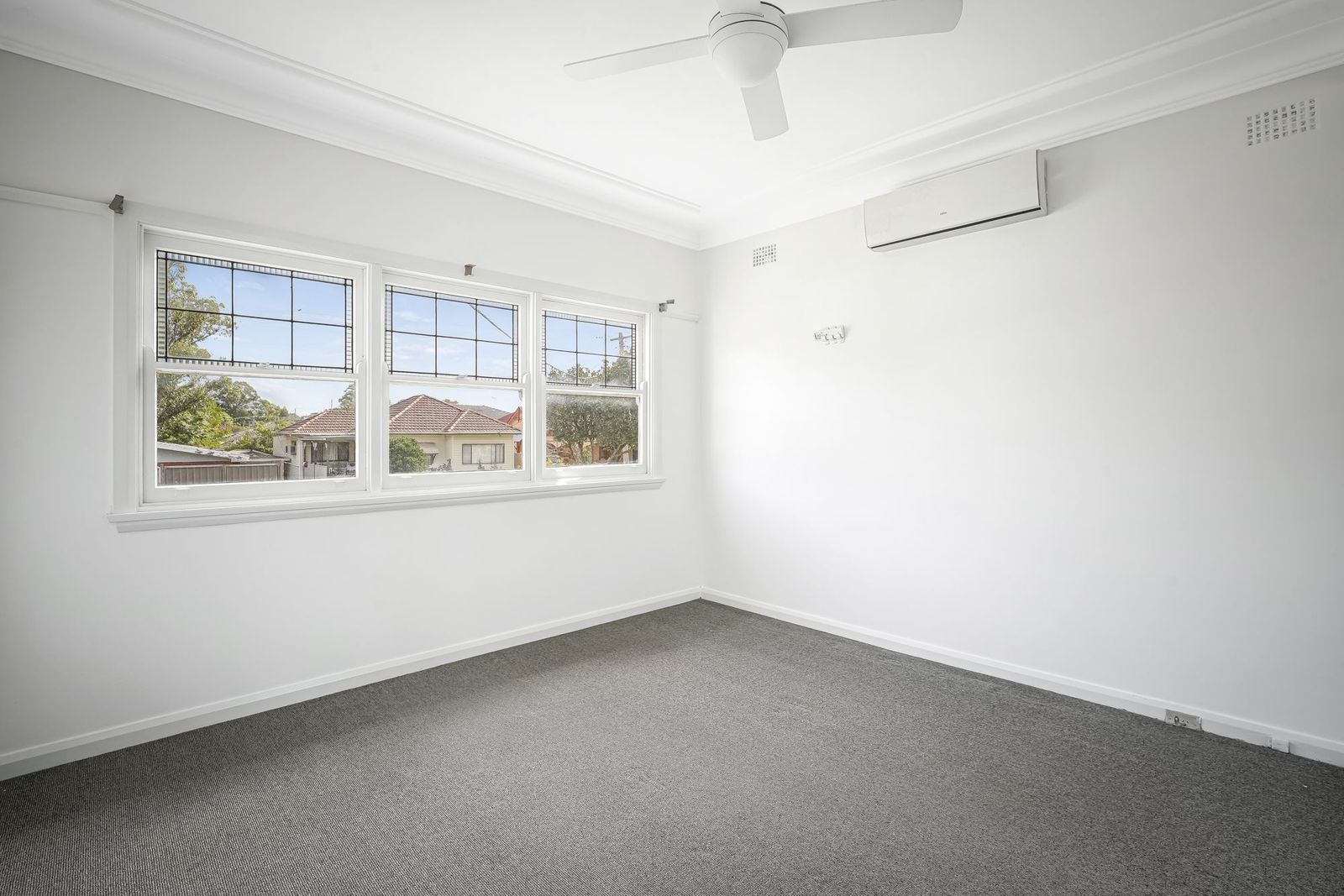 1 Phyllis Crescent, Guildford - Thumbnail 5
