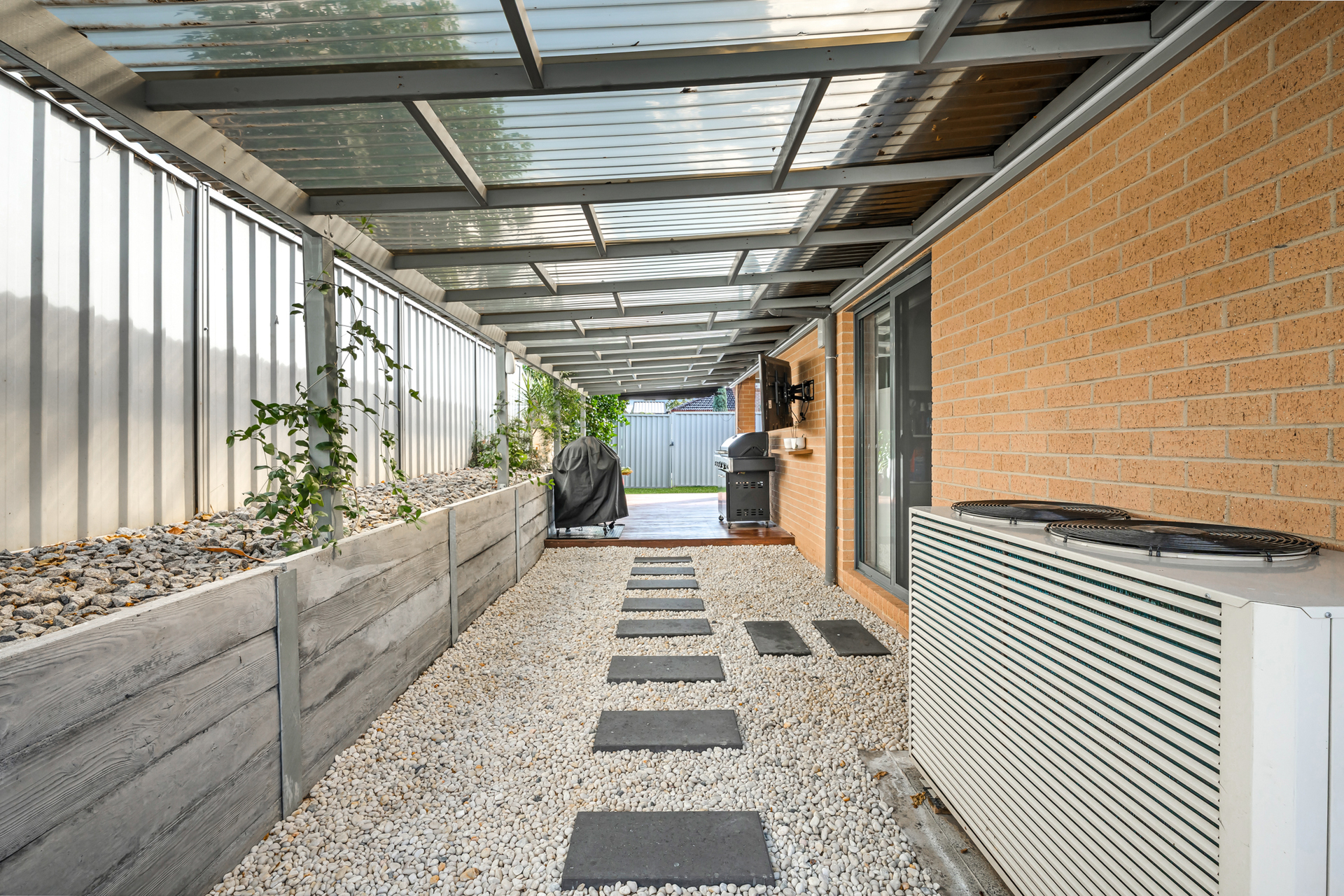 9 Brearley Avenue, Middleton Grange - Thumbnail 3