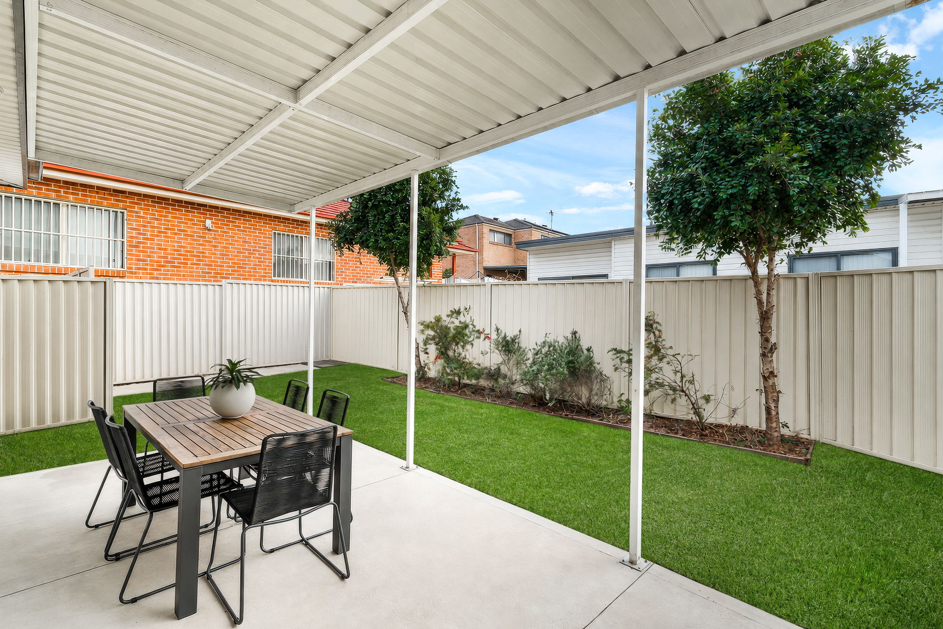 1B Hiland Crescent, Smithfield - Thumbnail 2