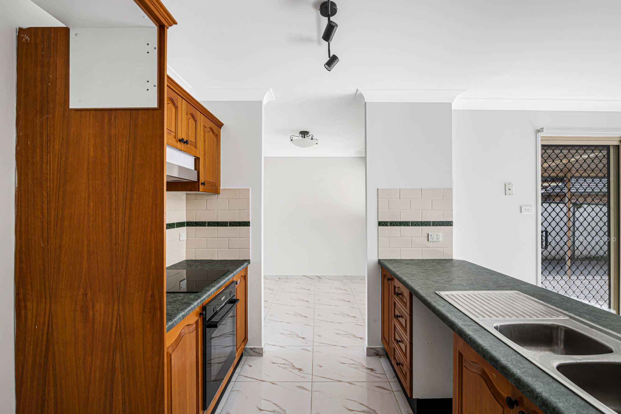25 Airlie Crescent, Cecil Hills - Thumbnail 8