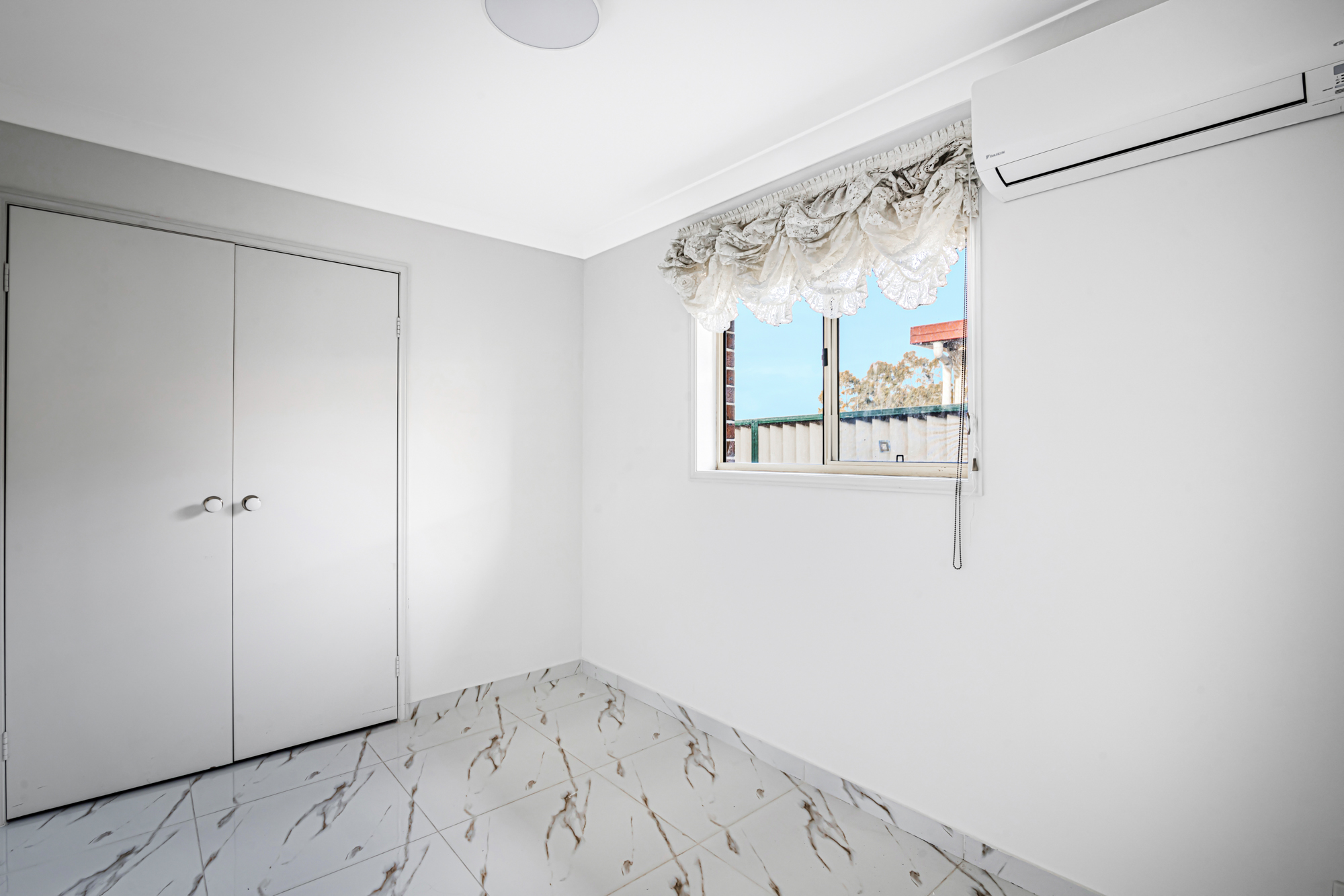25 Airlie Crescent, Cecil Hills - Thumbnail 5